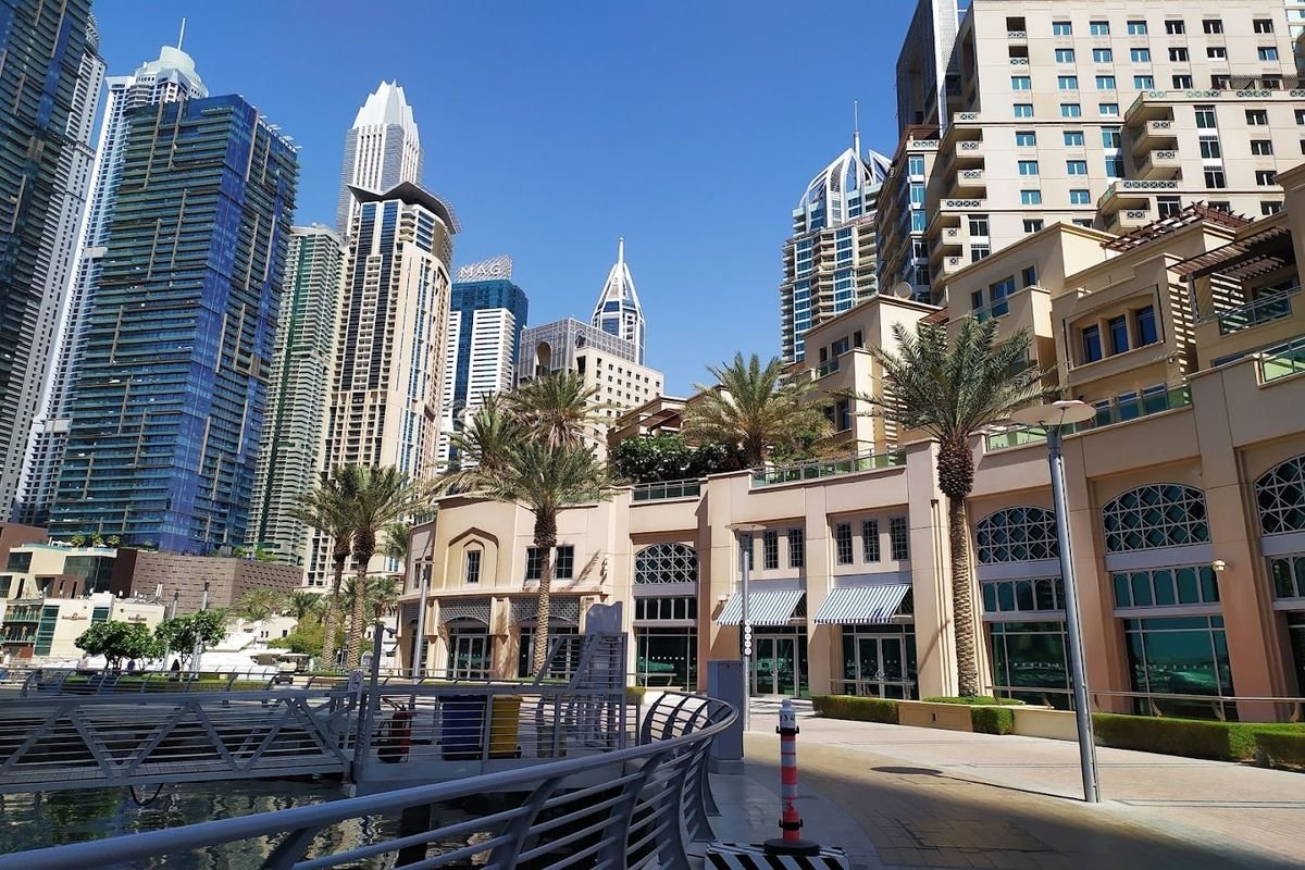 dubai marina walk