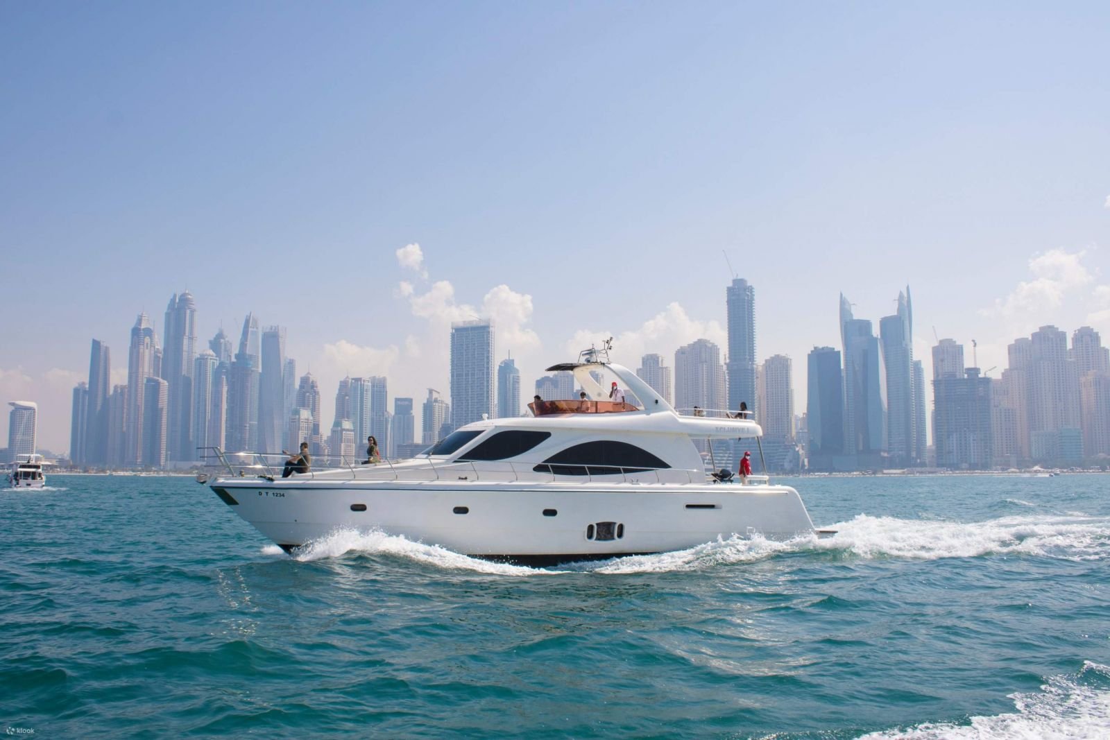 Why a Yacht Tour in Dubai is the Ultimate Luxury Experience