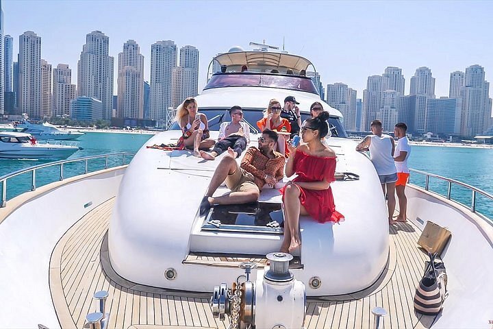 yacht adventure in dubai