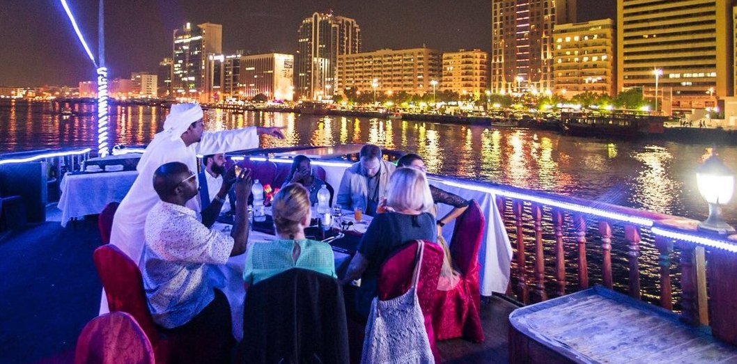 dhow cruise dinner