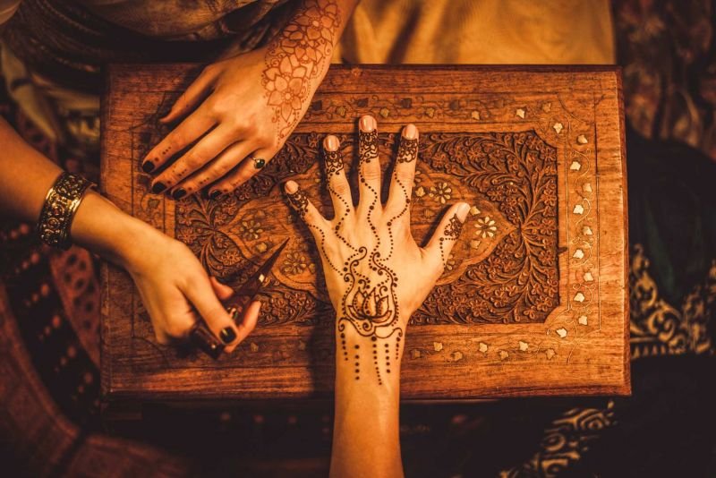 henna art on an evening safari dubai