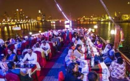 Tour Dubai Dhow Cruise: A Magical Evening on the Water