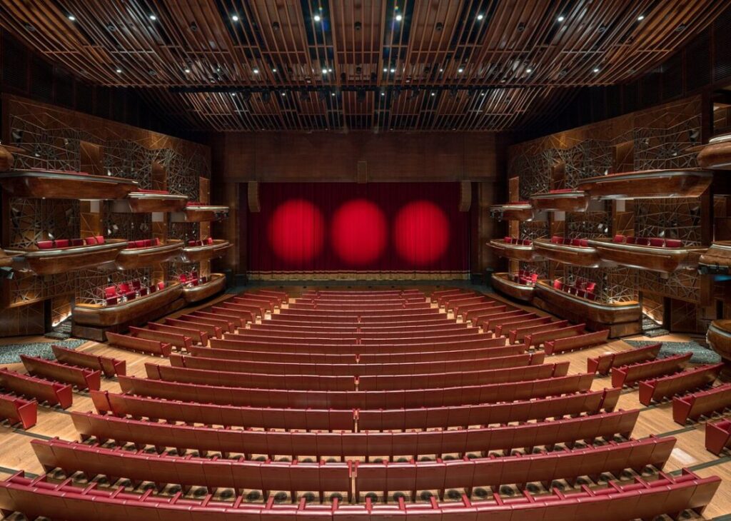 Must-See Locations in Dubai featuring top attractions and landmarks.