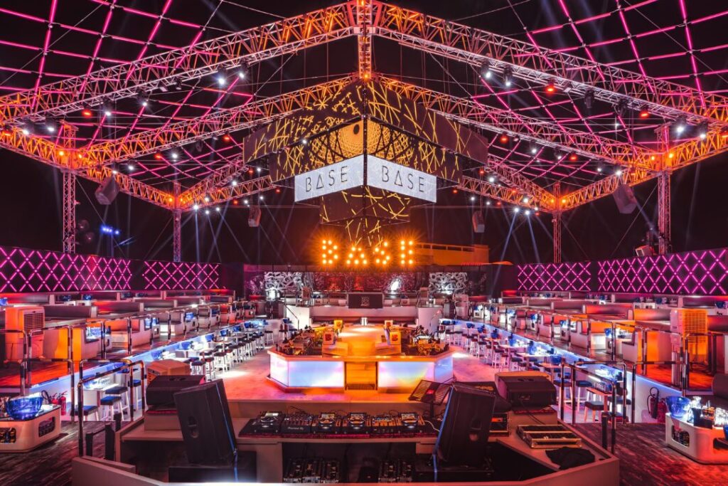 Must-See Locations in Dubai featuring top attractions and landmarks.