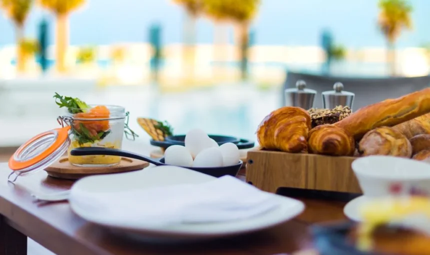 Perfect Morning Meals: Outdoor Breakfast in Dubai