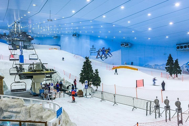 Visitors enjoying winter activities at Ski Dubai, with details on Ski Dubai price and Ski Dubai tickets for an unforgettable snow experience.