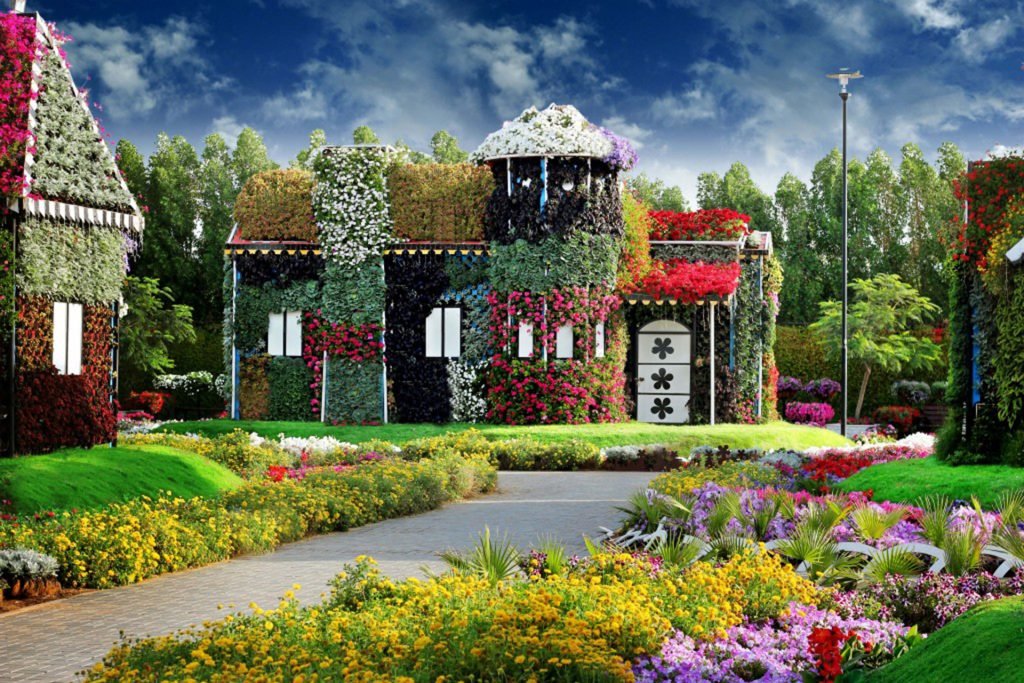 Dubai Miracle Garden with vibrant flowers, featuring the Miracle Garden ticket and countdown to the miracle garden closing date 2025.