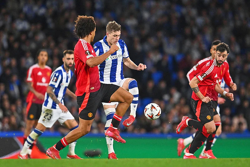 Real Sociedad vs Man United live match action with highlights from their thrilling matches. Stay updated on Real Sociedad vs Man United live results.