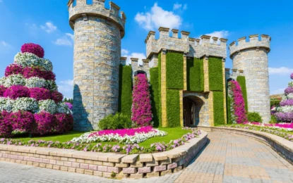 Dubai Miracle Garden with vibrant flower displays – Find Miracle Garden ticket details, entrance fees, opening months, working hours, and the 2025 closing date.