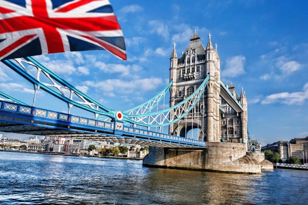 United Kingdom visa process showing UK tourist visa fees and steps on how to track UK visa application status.