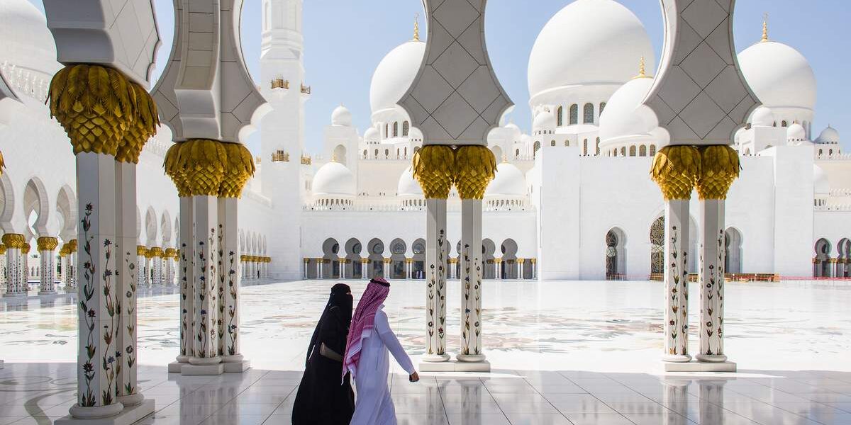 Scenic view of Abu Dhabi skyline during a City Tour Abu Dhabi, ideal for travelers on an Abu Dhabi city tour from Dubai.