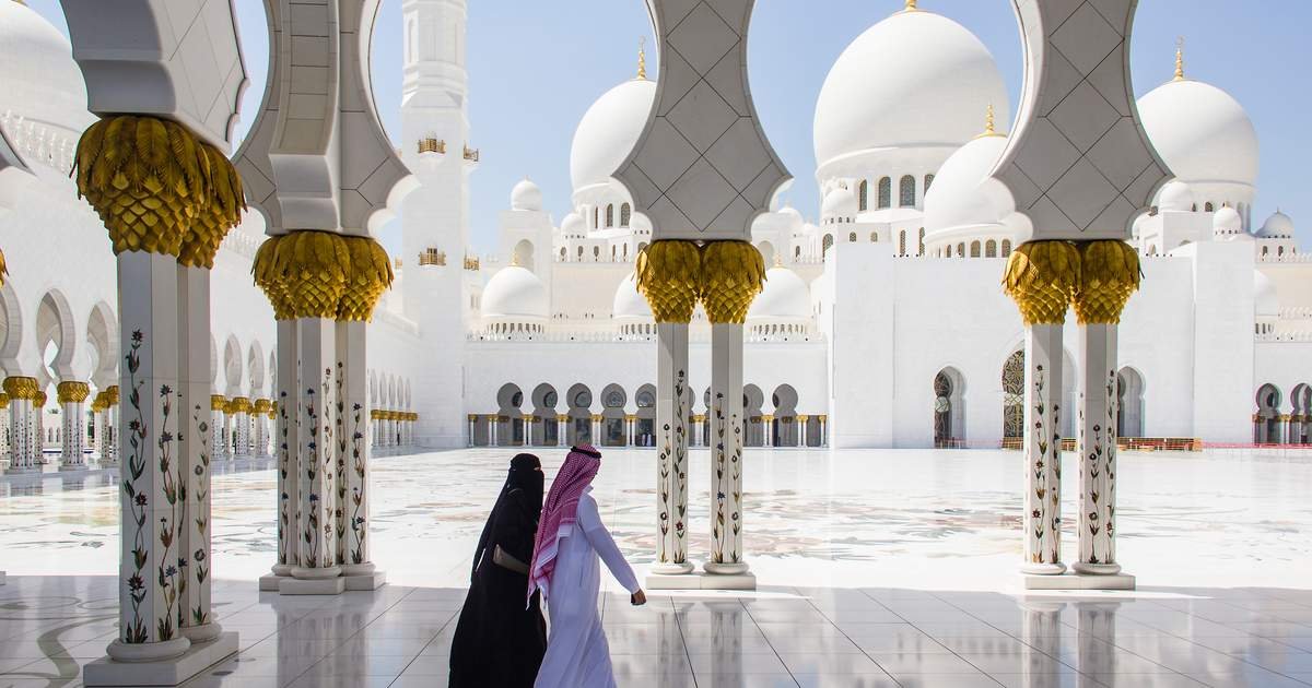 Scenic view of Abu Dhabi skyline during a City Tour Abu Dhabi, ideal for travelers on an Abu Dhabi city tour from Dubai.