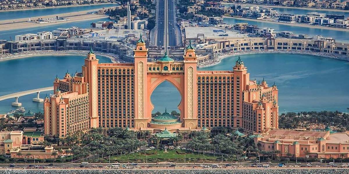 Scenic view of Dubai skyline during a guided City Tour in Dubai, showcasing iconic landmarks included in Dubai city tour packages at the best price.