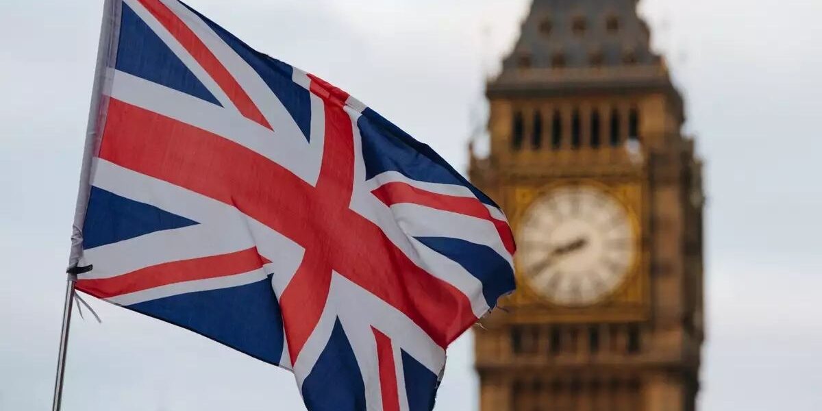 Steps to apply for UK visa from Dubai, highlighting UK visa requirements for UAE residents and the application process.