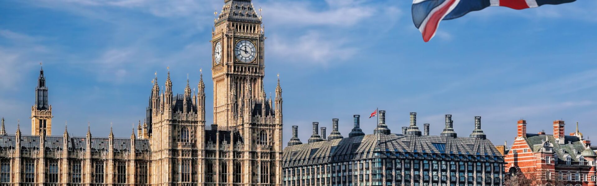 UK visa application guide showing requirements for UAE residents and processing time for tourist visas from Dubai.