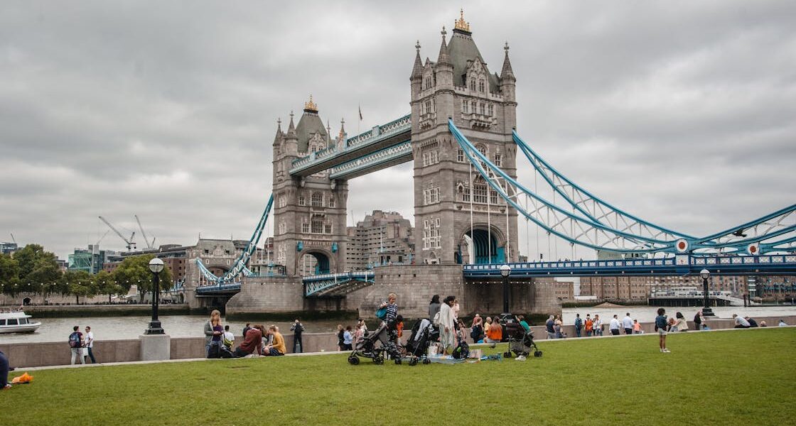 UK visa application process showing steps on how to apply for UK visa from Dubai, including details on UK visa and tourist visa processing time.