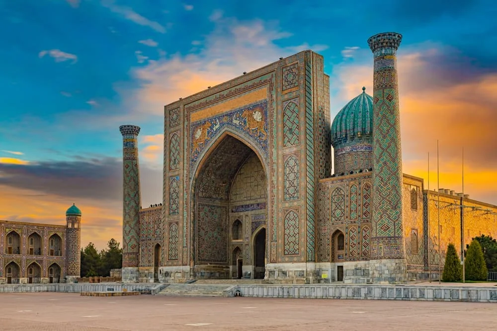 Dubai Holiday 2025 tour package poster for Eid holidays in Dubai – 4 Nights, 5 Days itinerary with UAE Eid Al Adha 2025 travel highlights and offers.