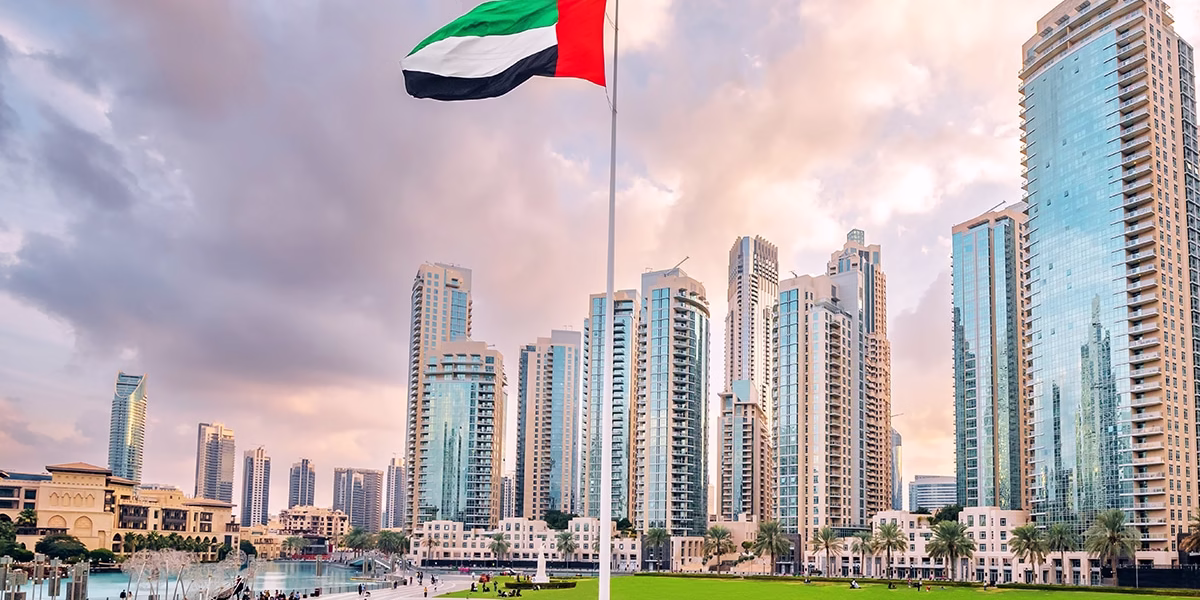 Illustration showing Dubai tourist visa process with key Dubai visa requirements and steps to apply for Dubai visa online.