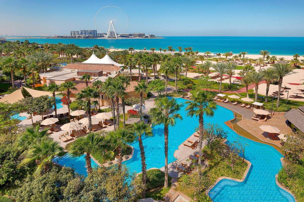 Desert Staycations in the UAE – Luxury Eco-Resort at Sunset