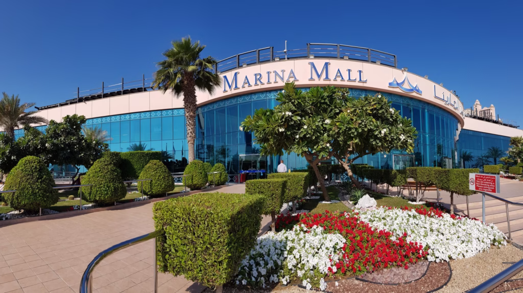 Scenic view of famous Abu Dhabi landmarks during an Abu Dhabi one day tour – part of a city tour Abu Dhabi and sightseeing package.
