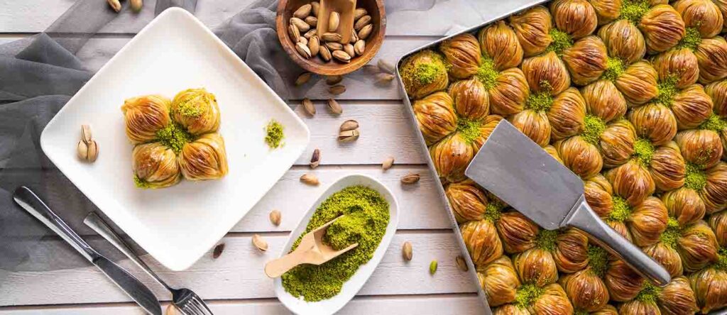 Taste the Best of Abu Dhabi's Street Food: The Top 9 Must-Try Options for Foodies! › Forever Tourism LLC Best of Abu Dhabi street food – Savor the city’s best street eats with Forever Tourism’s expert travel and food tour packages.