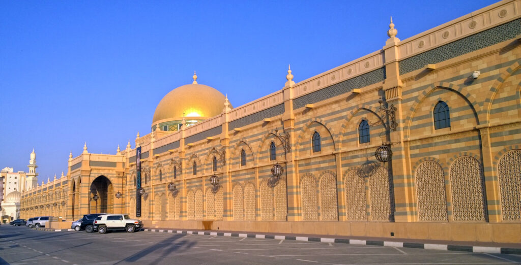 Scenic landscapes and highways showcasing the best road trips from Dubai across deserts, mountains, and coastlines.
