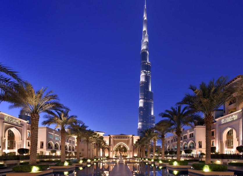 Burj Khalifa view in Dubai – Enjoy breathtaking skyline sights from top hotels booked through Forever Tourism.