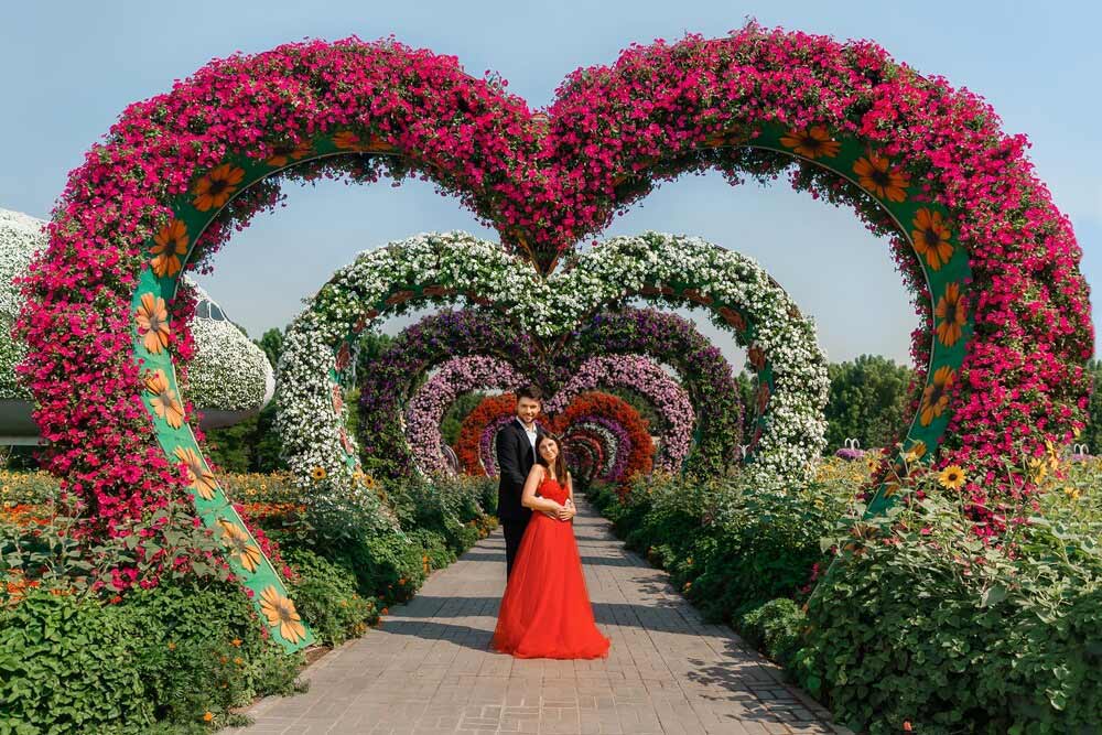 Couple enjoying a romantic evening at one of the lovely things in Dubai