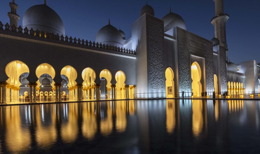 6 Mosques to Visit in the UAE: Stunning Architecture