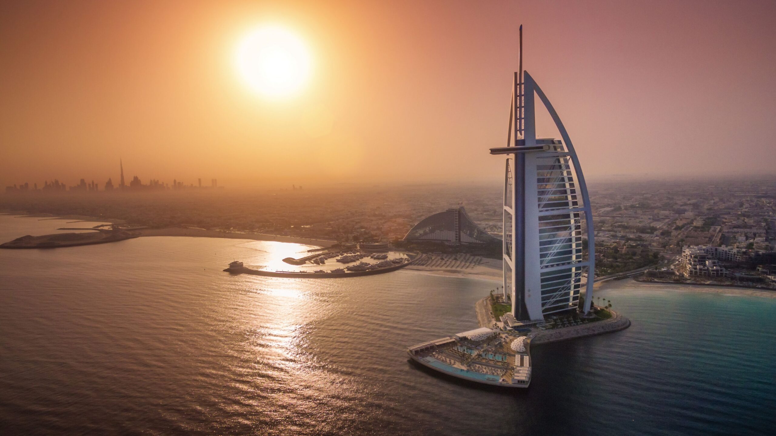 Explore top reasons to visit Dubai including iconic landmarks, luxury experiences, and cultural adventures with Forever Tourism