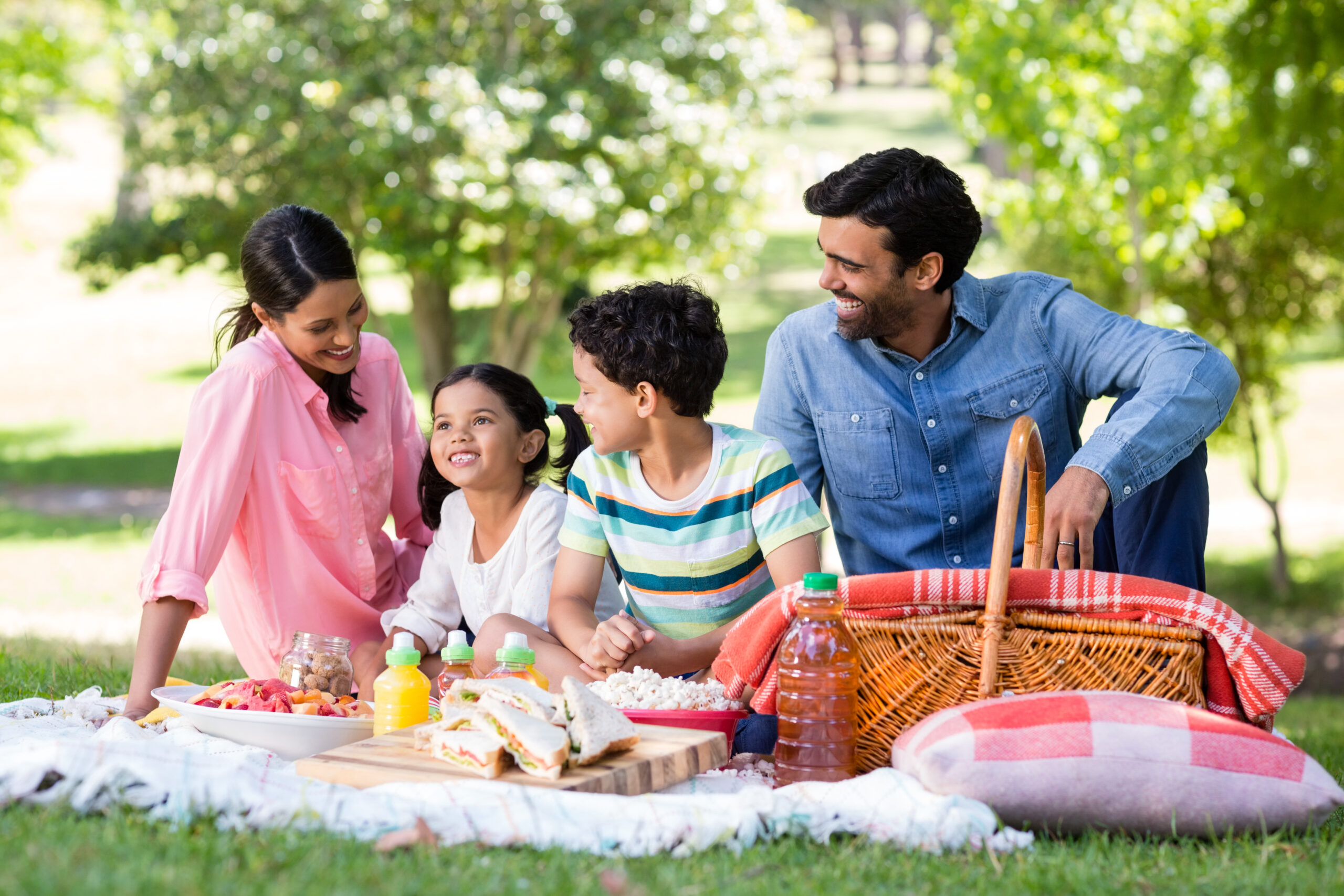 People enjoying their day at picnic places in Dubai with scenic views and greenery in 2025.
