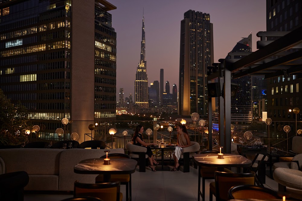 Luxurious rooftop lounges in Dubai with city skyline at night