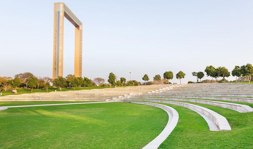 People enjoying their day at picnic places in Dubai with scenic views and greenery in 2025.