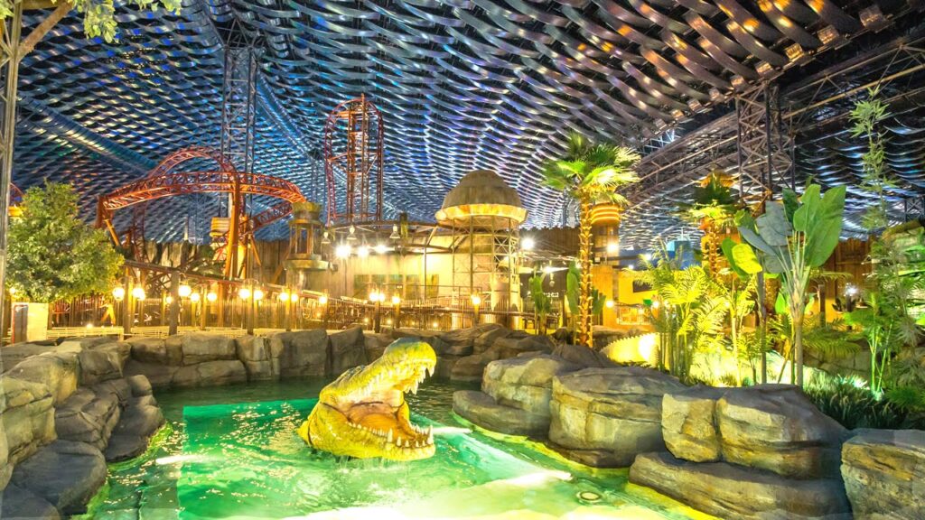 Explore top reasons to visit Dubai including iconic landmarks, luxury experiences, and cultural adventures with Forever Tourism