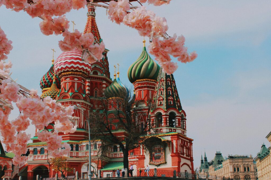 Travel documents and passport for Russia tourist visa from Dubai – guide to visa requirements and how to apply from Dubai.