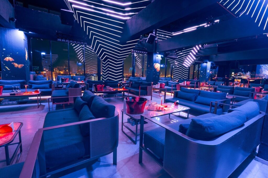 Luxurious rooftop lounges in Dubai with city skyline at night