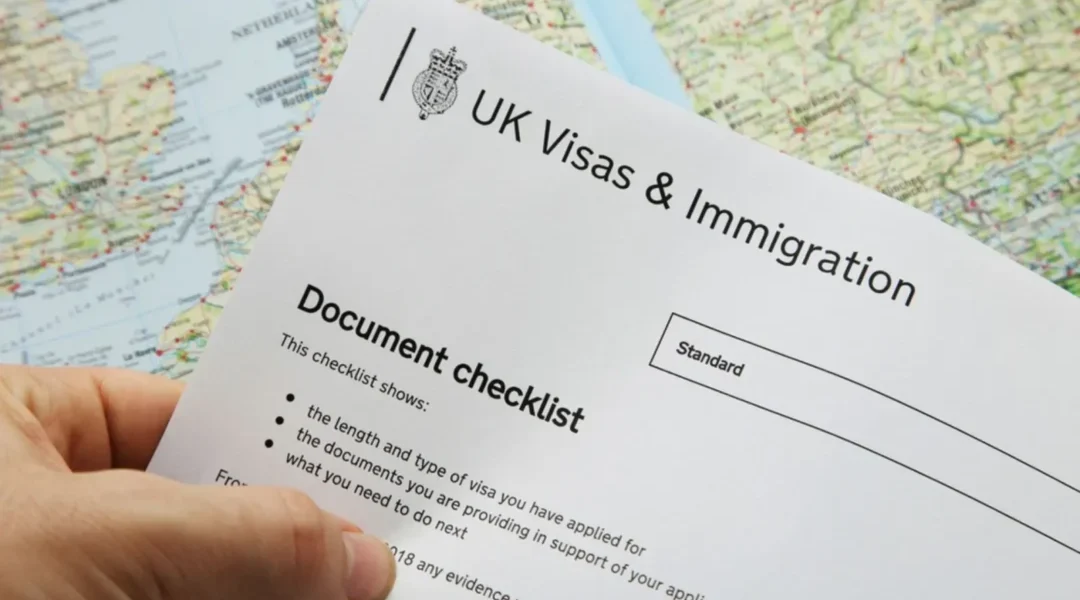 Infographic explaining the UK visa requirements from Dubai and how to apply for a UK visa in Dubai.