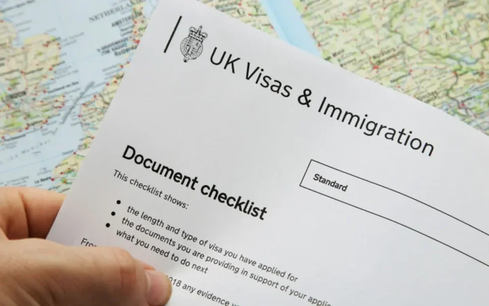 Infographic explaining the UK visa requirements from Dubai and how to apply for a UK visa in Dubai.