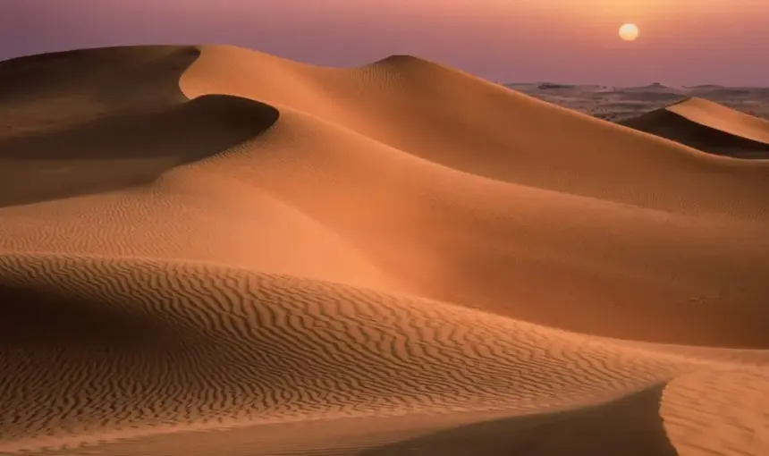 Plan a red sand desert safari—best time, activities, and photo tips at Lahbab’s crimson dunes. Seamless booking and transfers with Forever Tourism.