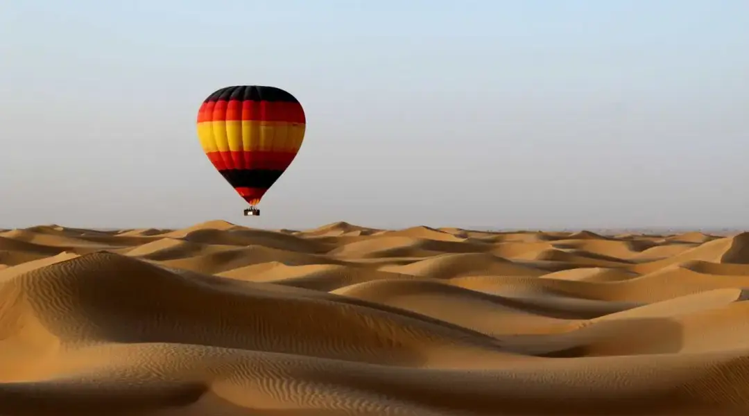 › Forever Tourism LLC Dubai Desert Safari 4×4 on red dunes at sunset with lantern-lit camp