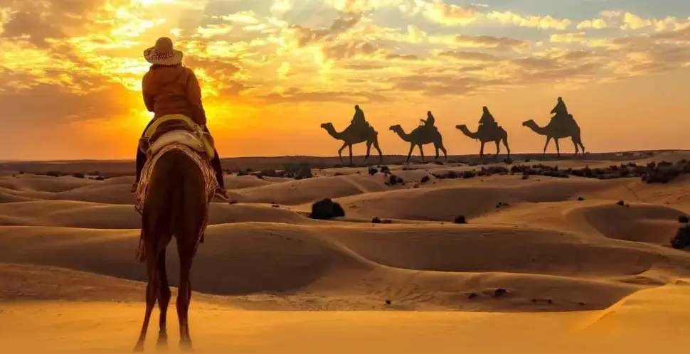 Dubai red dune safari 4×4 on red dunes at sunset with camel ride