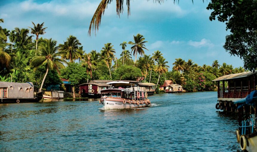Best Kerala Tour Package – 6 Days Munnar to Kovalam Trip | Get 10% Off