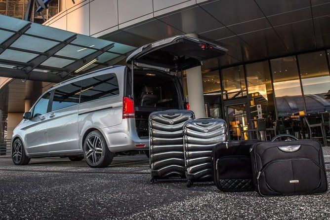 Dubai Family Airport Transfer – Reliable Pick Up & Drop Services for Families